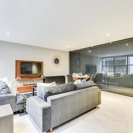 Luxury Retreat- Centre