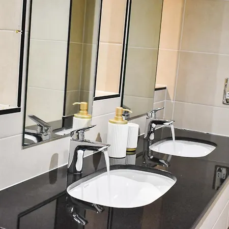 Apartment Luxury Retreat- Centre *