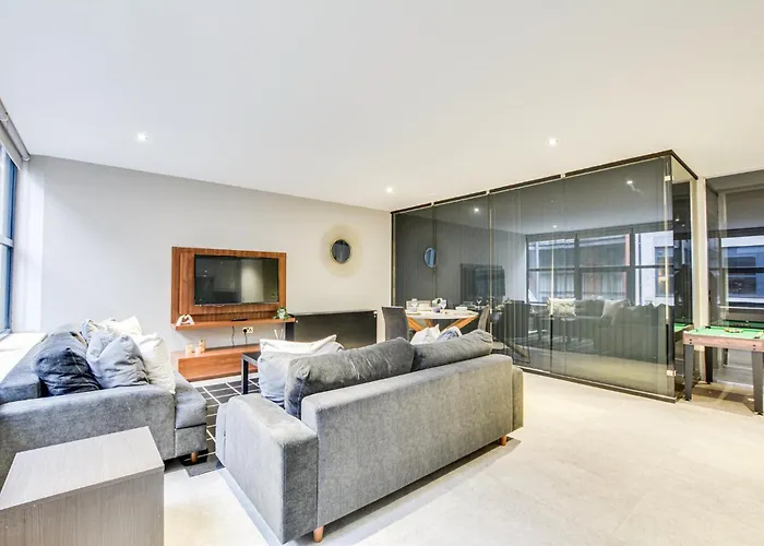 Luxury Retreat- Centre