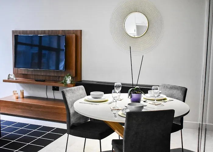 Luxury Retreat- Centre 아파트 *