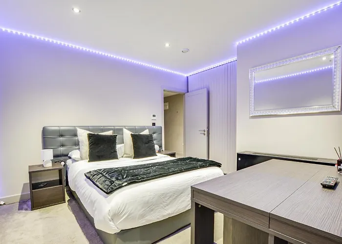 Luxury Retreat- Centre 아파트 리즈