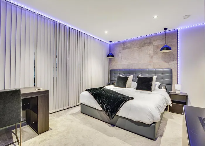 Luxury Retreat- Centre 아파트