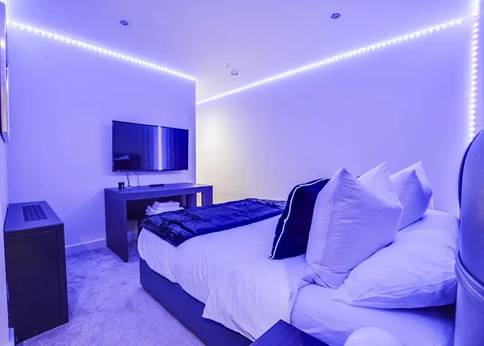 Luxury Retreat- Centre Apartment *