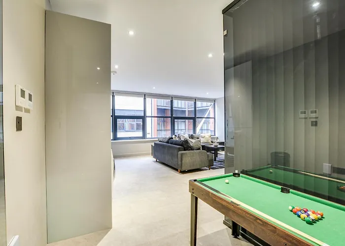 Luxury Retreat- Centre Apartment *