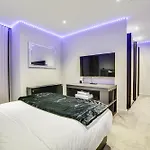 Luxury Retreat- Centre