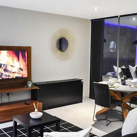 Luxury Retreat- Centre