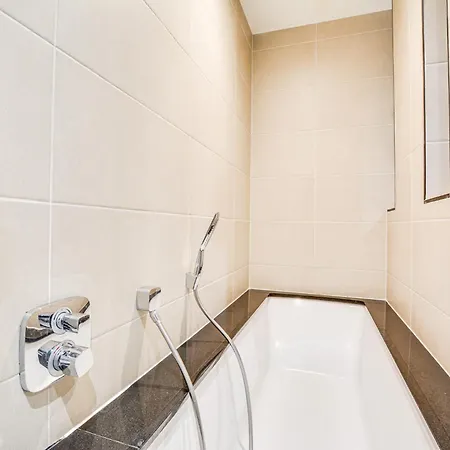 Апартаменты Luxury Retreat- Centre *