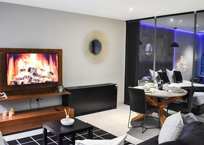 Luxury Retreat- Centre