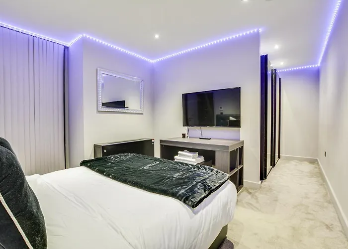 Luxury Retreat- Centre