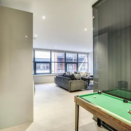 Luxury Retreat- Centre Apartment *